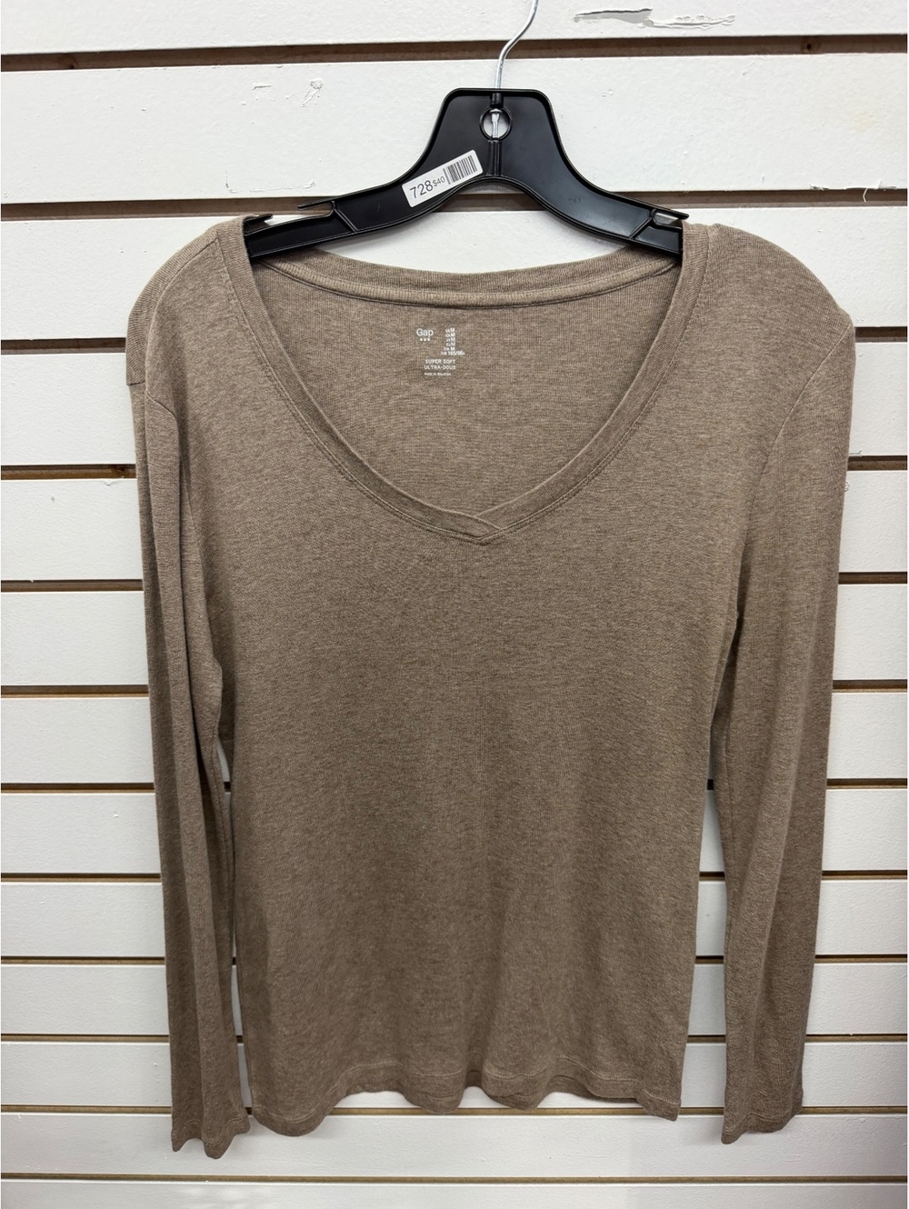 AboUnd Women’s Medium Ivory Ribbed Long Sleeve Lettuce Edge Top NWT